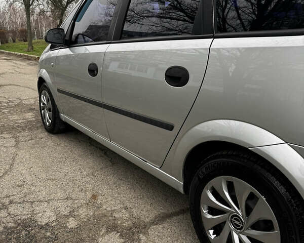Сірий Опель Меріва, об'ємом двигуна 1.6 л та пробігом 260 тис. км за 4800 $, фото 6 на Automoto.ua