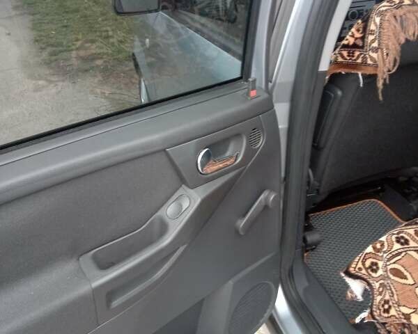 Сірий Опель Меріва, об'ємом двигуна 1.8 л та пробігом 210 тис. км за 3800 $, фото 3 на Automoto.ua