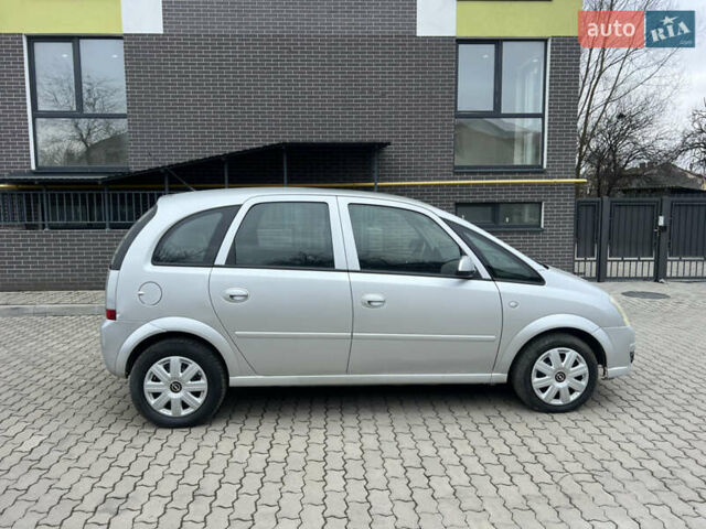 Серый Опель Мерива, объемом двигателя 1.25 л и пробегом 205 тыс. км за 2999 $, фото 2 на Automoto.ua