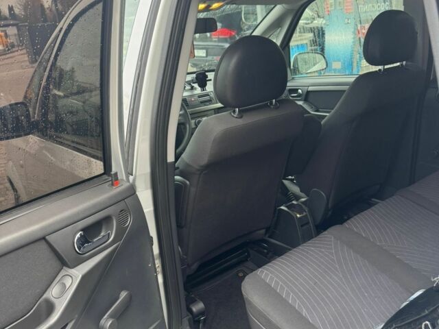 Серый Опель Мерива, объемом двигателя 1.6 л и пробегом 168 тыс. км за 4000 $, фото 5 на Automoto.ua