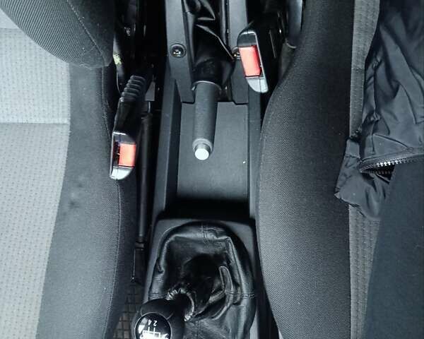 Серый Опель Мерива, объемом двигателя 1.6 л и пробегом 243 тыс. км за 4500 $, фото 13 на Automoto.ua