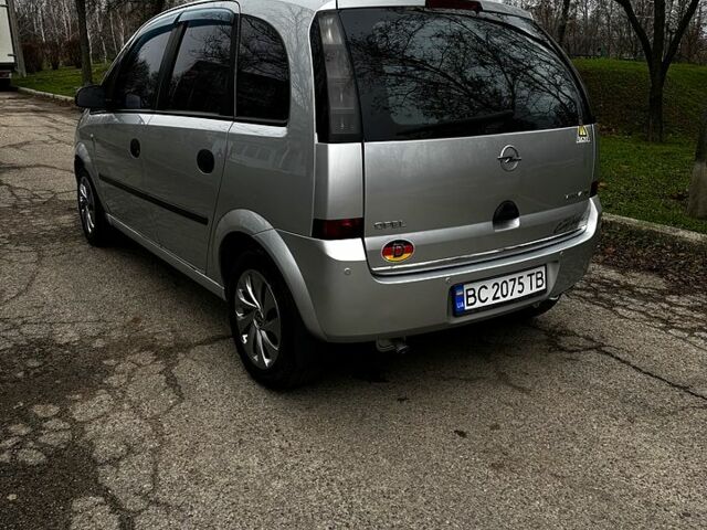 Серый Опель Мерива, объемом двигателя 1.6 л и пробегом 260 тыс. км за 4800 $, фото 3 на Automoto.ua