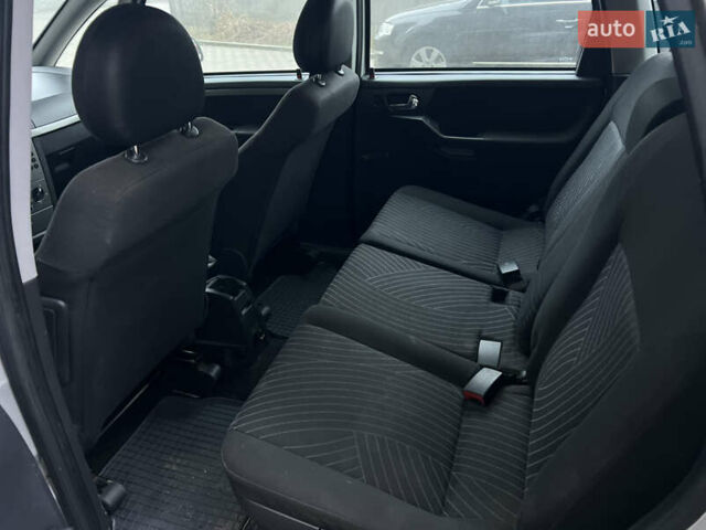 Серый Опель Мерива, объемом двигателя 1.25 л и пробегом 205 тыс. км за 2999 $, фото 9 на Automoto.ua