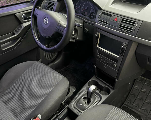 Сірий Опель Меріва, об'ємом двигуна 1.6 л та пробігом 260 тис. км за 4800 $, фото 22 на Automoto.ua