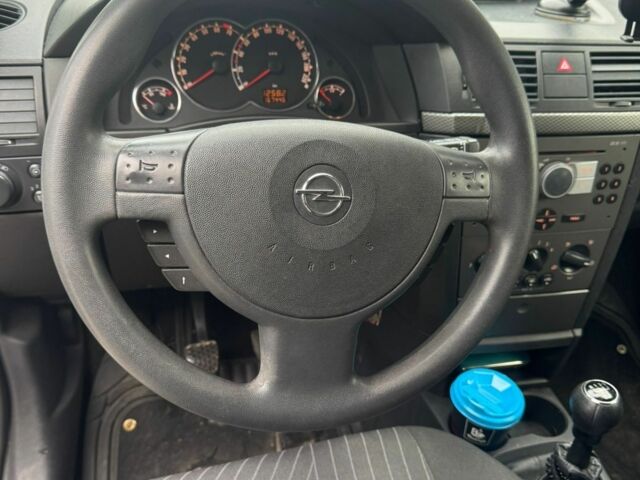 Серый Опель Мерива, объемом двигателя 1.6 л и пробегом 168 тыс. км за 4000 $, фото 9 на Automoto.ua