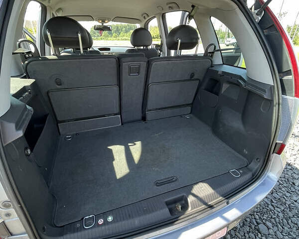 Серый Опель Мерива, объемом двигателя 1.6 л и пробегом 197 тыс. км за 4000 $, фото 9 на Automoto.ua