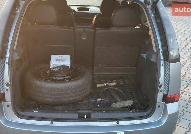 Серый Опель Мерива, объемом двигателя 1.6 л и пробегом 298 тыс. км за 4300 $, фото 6 на Automoto.ua