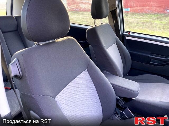 Серый Опель Мерива, объемом двигателя 1.6 л и пробегом 126 тыс. км за 4900 $, фото 8 на Automoto.ua