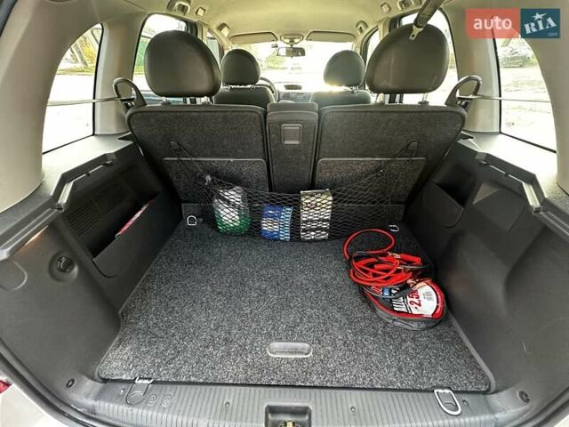 Серый Опель Мерива, объемом двигателя 1.36 л и пробегом 176 тыс. км за 3800 $, фото 11 на Automoto.ua