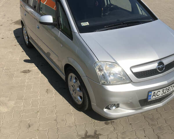 Серый Опель Мерива, объемом двигателя 1.6 л и пробегом 204 тыс. км за 4500 $, фото 1 на Automoto.ua