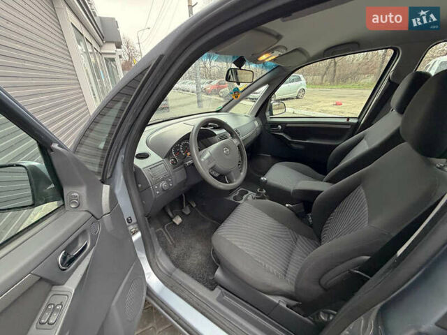 Серый Опель Мерива, объемом двигателя 1.6 л и пробегом 180 тыс. км за 5700 $, фото 4 на Automoto.ua