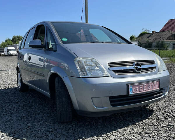 Серый Опель Мерива, объемом двигателя 1.6 л и пробегом 197 тыс. км за 4000 $, фото 2 на Automoto.ua