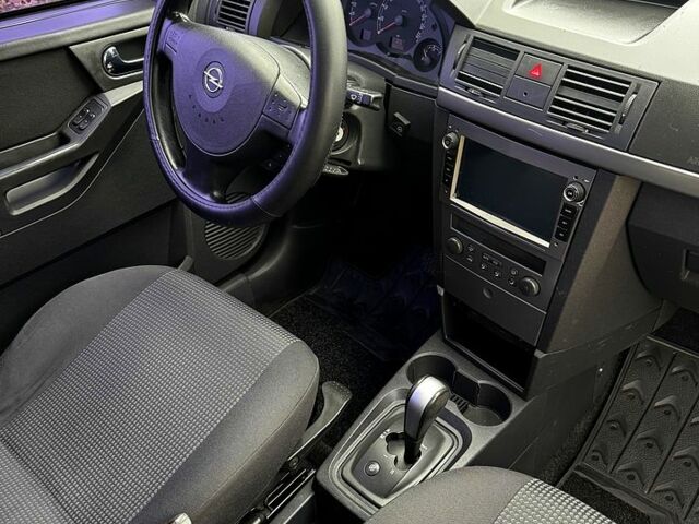 Серый Опель Мерива, объемом двигателя 1.6 л и пробегом 260 тыс. км за 4800 $, фото 13 на Automoto.ua