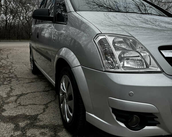 Сірий Опель Меріва, об'ємом двигуна 1.6 л та пробігом 260 тис. км за 4800 $, фото 13 на Automoto.ua