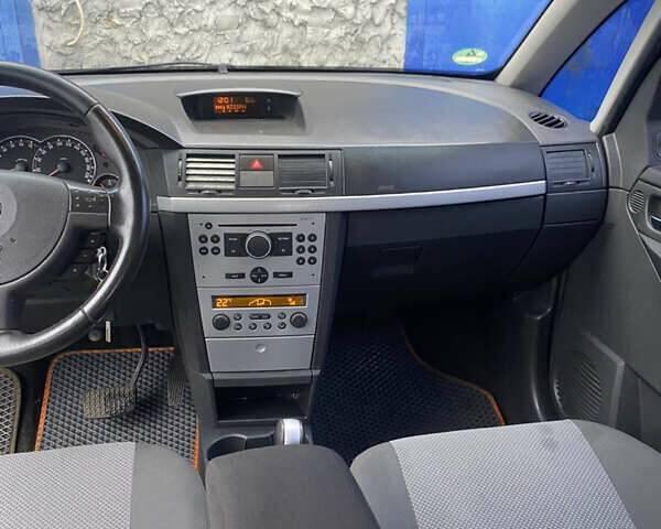 Серый Опель Мерива, объемом двигателя 1.8 л и пробегом 210 тыс. км за 3800 $, фото 13 на Automoto.ua