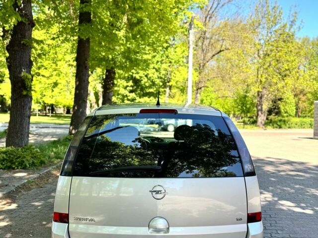 Серый Опель Мерива, объемом двигателя 1.6 л и пробегом 168 тыс. км за 4000 $, фото 2 на Automoto.ua