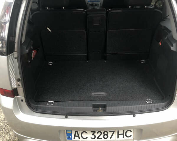 Серый Опель Мерива, объемом двигателя 1.6 л и пробегом 204 тыс. км за 4500 $, фото 4 на Automoto.ua