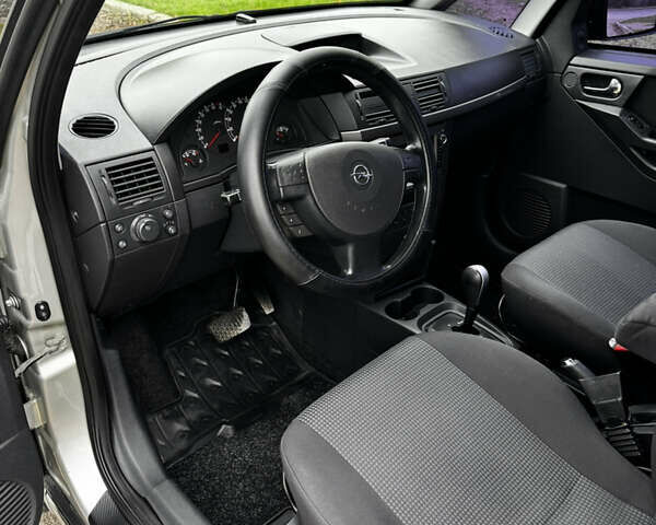 Сірий Опель Меріва, об'ємом двигуна 1.6 л та пробігом 260 тис. км за 4800 $, фото 14 на Automoto.ua