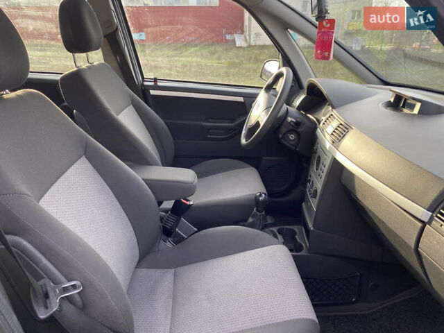 Серый Опель Мерива, объемом двигателя 1.6 л и пробегом 126 тыс. км за 4900 $, фото 9 на Automoto.ua