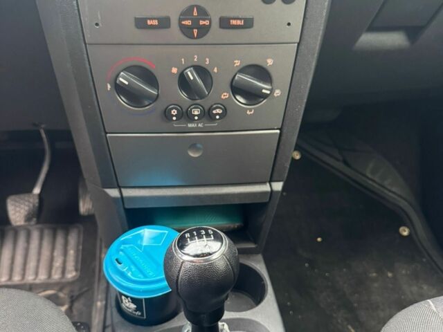 Серый Опель Мерива, объемом двигателя 1.6 л и пробегом 168 тыс. км за 4000 $, фото 10 на Automoto.ua