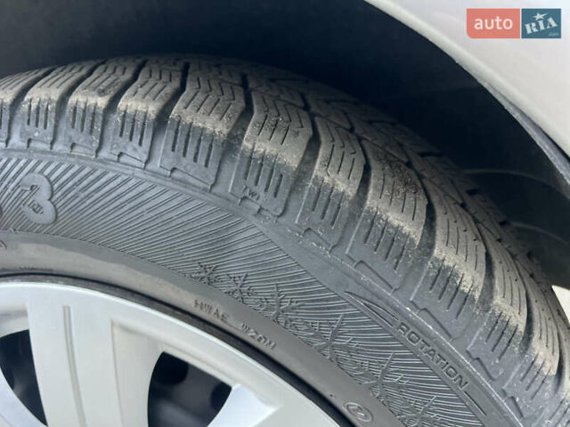 Серый Опель Мерива, объемом двигателя 1.25 л и пробегом 205 тыс. км за 2799 $, фото 7 на Automoto.ua