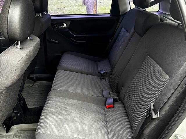 Серый Опель Мерива, объемом двигателя 1.6 л и пробегом 260 тыс. км за 4800 $, фото 10 на Automoto.ua