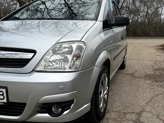 Серый Опель Мерива, объемом двигателя 1.6 л и пробегом 260 тыс. км за 4800 $, фото 2 на Automoto.ua