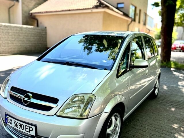 Серый Опель Мерива, объемом двигателя 1.6 л и пробегом 168 тыс. км за 4000 $, фото 4 на Automoto.ua