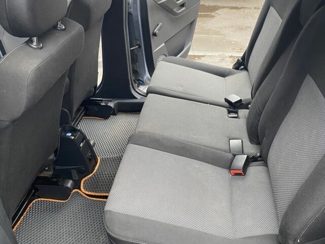 Серый Опель Мерива, объемом двигателя 1.8 л и пробегом 210 тыс. км за 3800 $, фото 16 на Automoto.ua