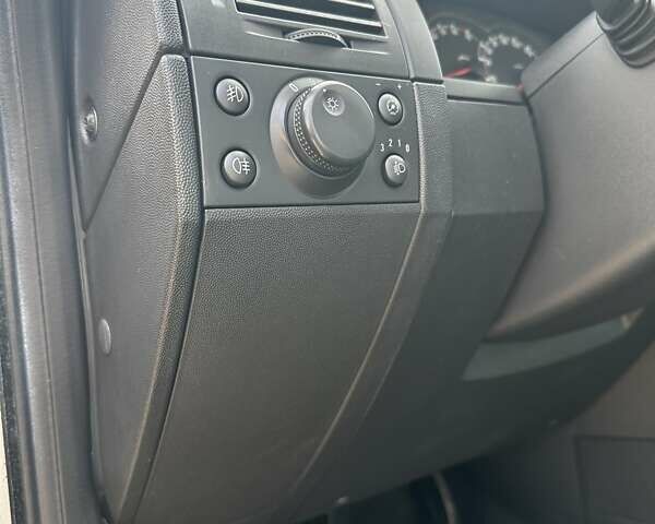 Серый Опель Мерива, объемом двигателя 1.36 л и пробегом 176 тыс. км за 3800 $, фото 13 на Automoto.ua