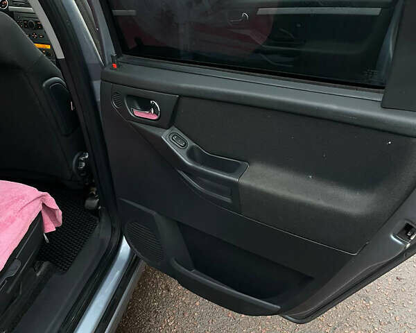 Сірий Опель Меріва, об'ємом двигуна 1.6 л та пробігом 180 тис. км за 5500 $, фото 12 на Automoto.ua