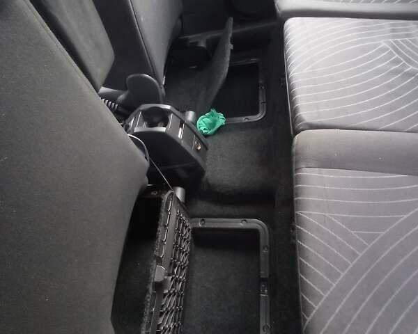 Сірий Опель Меріва, об'ємом двигуна 1.61 л та пробігом 193 тис. км за 4900 $, фото 28 на Automoto.ua