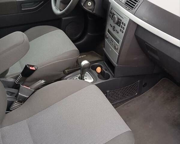 Серый Опель Мерива, объемом двигателя 1.6 л и пробегом 198 тыс. км за 6350 $, фото 38 на Automoto.ua