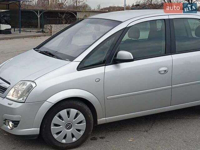 Серый Опель Мерива, объемом двигателя 1.6 л и пробегом 198 тыс. км за 6350 $, фото 7 на Automoto.ua