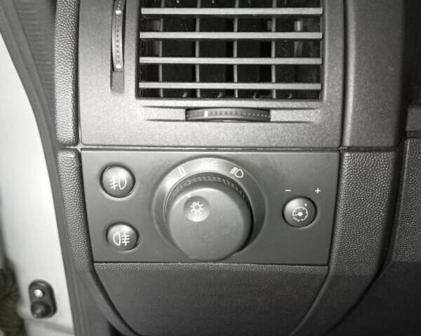 Серый Опель Мерива, объемом двигателя 1.6 л и пробегом 200 тыс. км за 6350 $, фото 9 на Automoto.ua