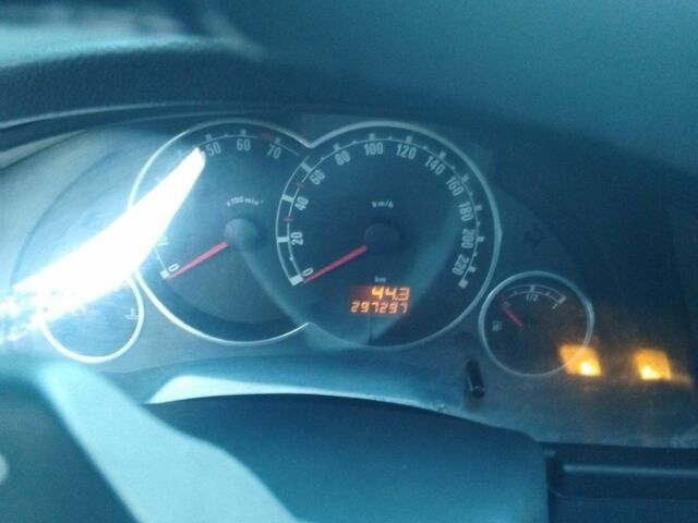 Сірий Опель Меріва, об'ємом двигуна 0 л та пробігом 257 тис. км за 4000 $, фото 4 на Automoto.ua