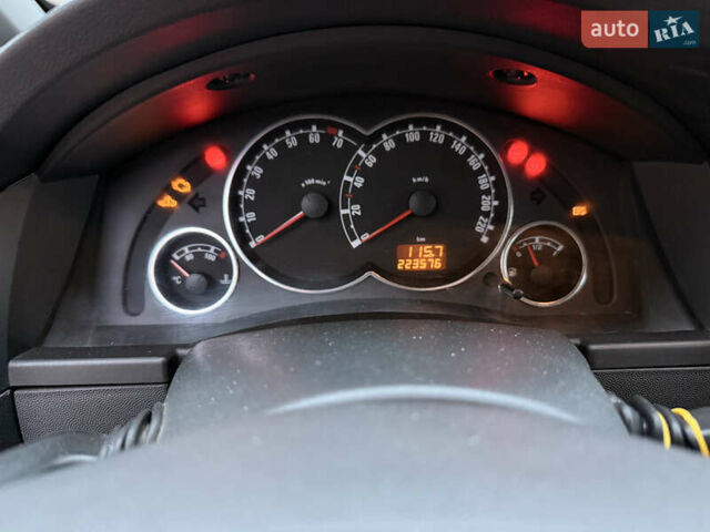 Серый Опель Мерива, объемом двигателя 1.6 л и пробегом 223 тыс. км за 3800 $, фото 16 на Automoto.ua