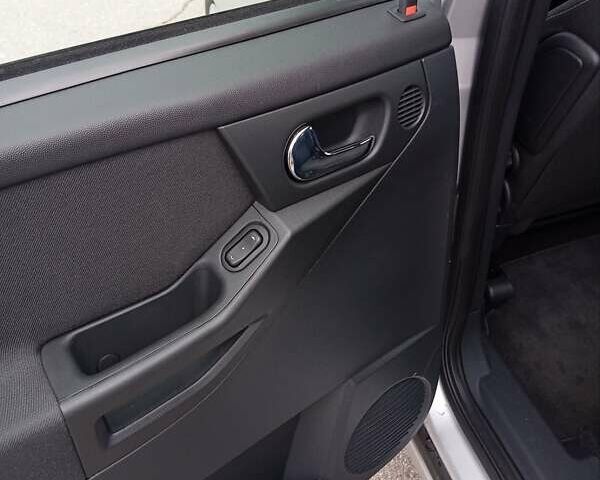 Серый Опель Мерива, объемом двигателя 1.6 л и пробегом 198 тыс. км за 6350 $, фото 31 на Automoto.ua