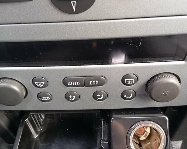 Серый Опель Мерива, объемом двигателя 1.6 л и пробегом 198 тыс. км за 6350 $, фото 53 на Automoto.ua