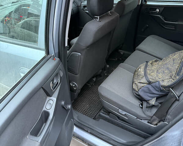 Серый Опель Мерива, объемом двигателя 1.6 л и пробегом 223 тыс. км за 3800 $, фото 12 на Automoto.ua