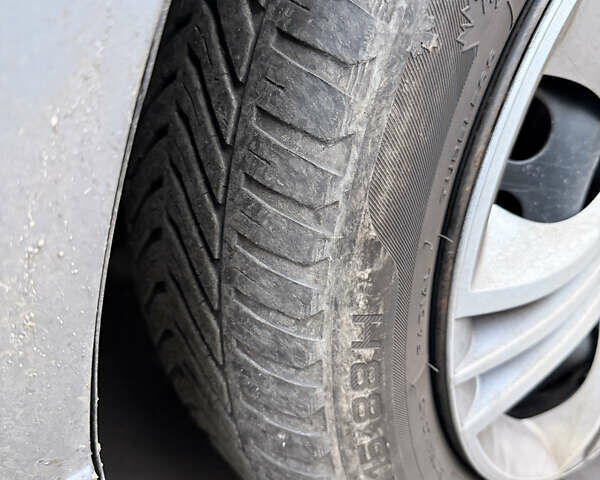 Серый Опель Мерива, объемом двигателя 1.6 л и пробегом 223 тыс. км за 3800 $, фото 21 на Automoto.ua