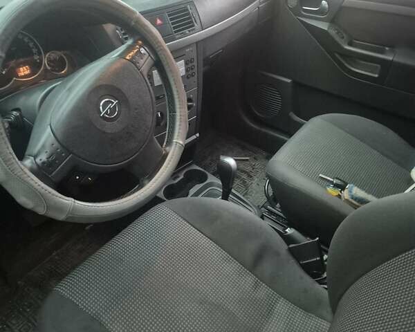 Серый Опель Мерива, объемом двигателя 1.6 л и пробегом 180 тыс. км за 5964 $, фото 4 на Automoto.ua