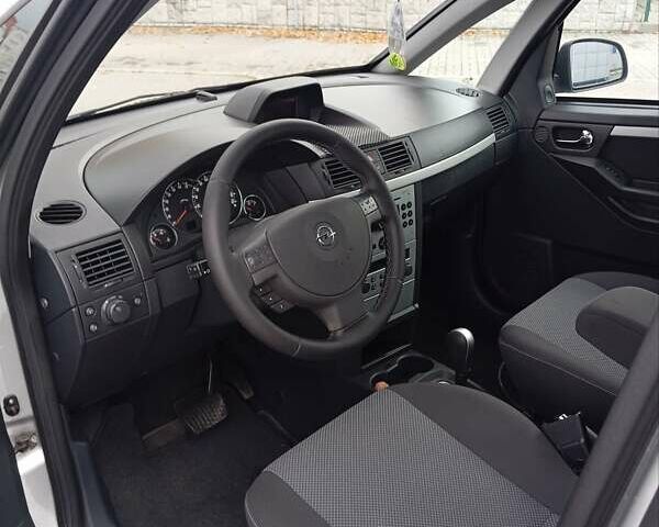 Серый Опель Мерива, объемом двигателя 1.6 л и пробегом 198 тыс. км за 6350 $, фото 43 на Automoto.ua