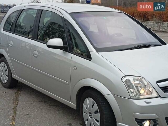Серый Опель Мерива, объемом двигателя 1.6 л и пробегом 198 тыс. км за 6350 $, фото 1 на Automoto.ua