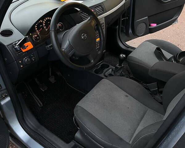 Сірий Опель Меріва, об'ємом двигуна 1.6 л та пробігом 180 тис. км за 5500 $, фото 15 на Automoto.ua