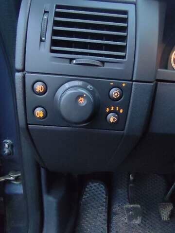 Сірий Опель Меріва, об'ємом двигуна 1.4 л та пробігом 220 тис. км за 3800 $, фото 15 на Automoto.ua