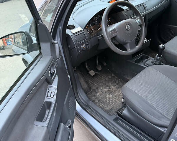 Серый Опель Мерива, объемом двигателя 1.6 л и пробегом 223 тыс. км за 3800 $, фото 13 на Automoto.ua