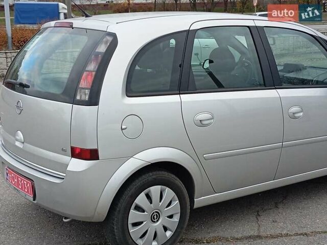 Серый Опель Мерива, объемом двигателя 1.6 л и пробегом 198 тыс. км за 6350 $, фото 2 на Automoto.ua