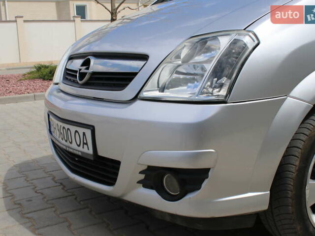 Серый Опель Мерива, объемом двигателя 1.6 л и пробегом 152 тыс. км за 4900 $, фото 2 на Automoto.ua