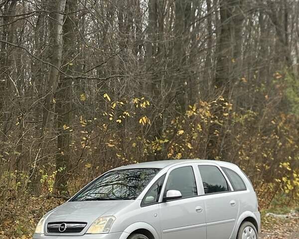 Сірий Опель Меріва, об'ємом двигуна 1.6 л та пробігом 231 тис. км за 5000 $, фото 1 на Automoto.ua